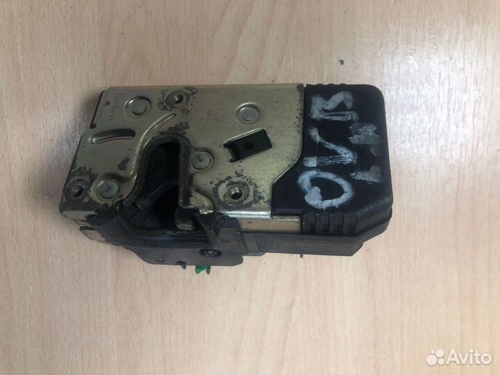 Замок двери передний левый Opel Vectra B 1997