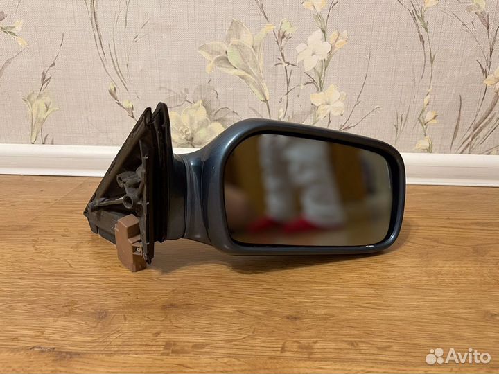 Правое зеркало audi 100