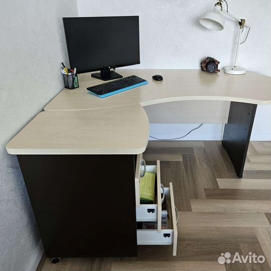 Стол письменный/компьютерный Дэфо Берлин