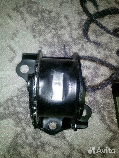 Подушка двигателя