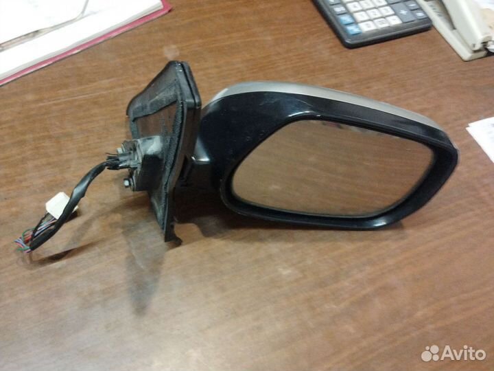 Боковое зеркало на Toyota