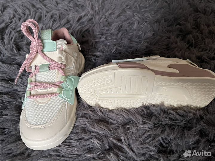 Кроссовки детские