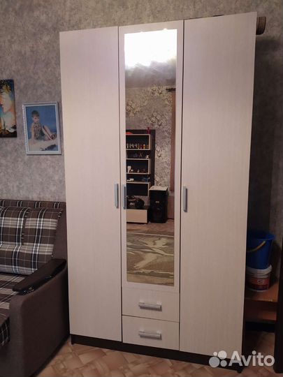 Шкаф