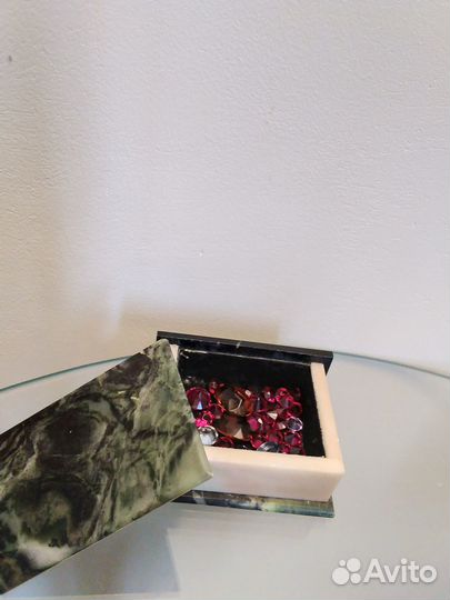 Малахитовая шкатулка + самоцветы в подарок