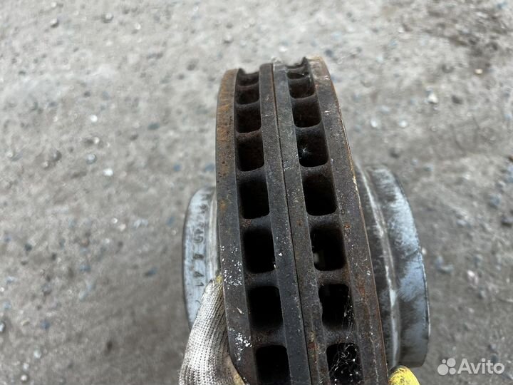 Тормозные диски передние BMW E38 750