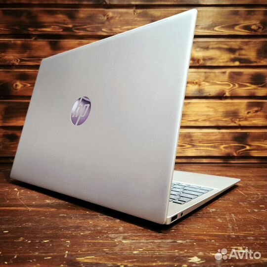 Сенсорный ноутбук HP 16