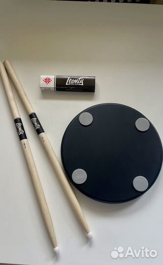 Пэд тренировочный и барабанные палочки leonty