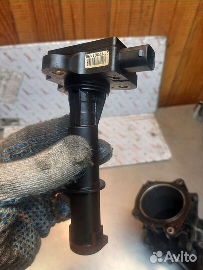 Датчик уровня масла Мерседес ом651 2018г