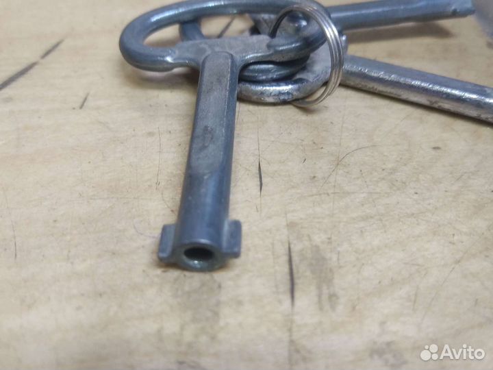 Ключи от электрощитовой