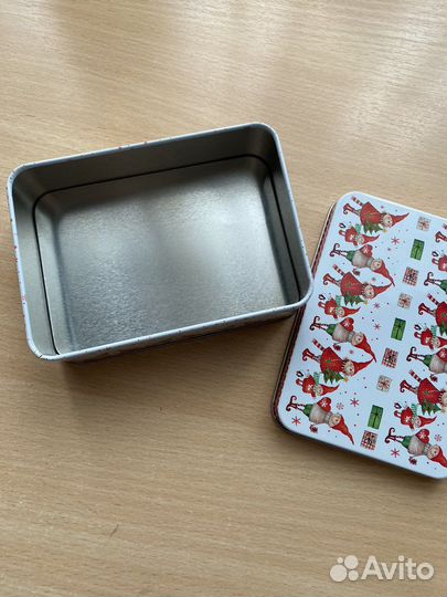 Жестяная коробка 14/10/4 см новая