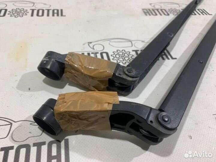 Поводок стеклоочистителя левый Toyota Corolla 150