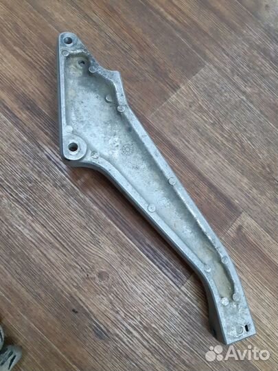 Кронштейн подножек левый honda CB 400