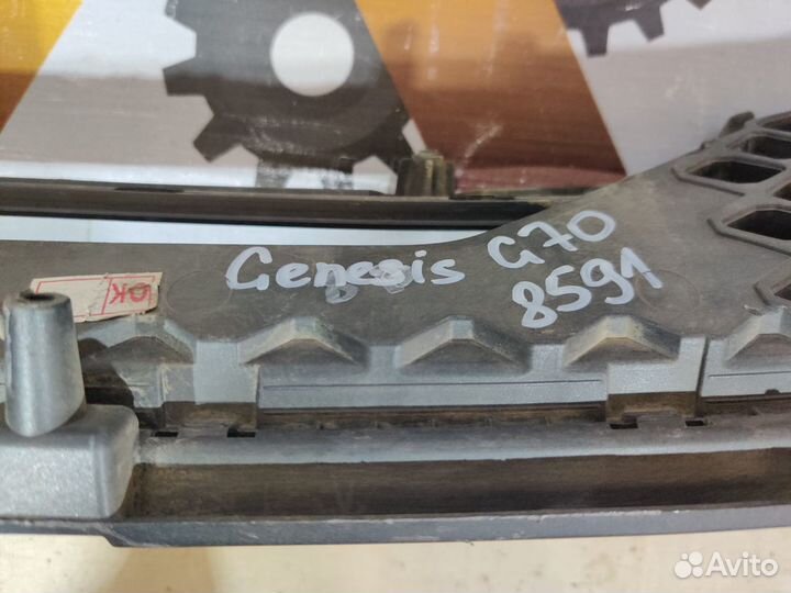 Хендай Дженезис G70 2017- Решетка зад бампера 8591