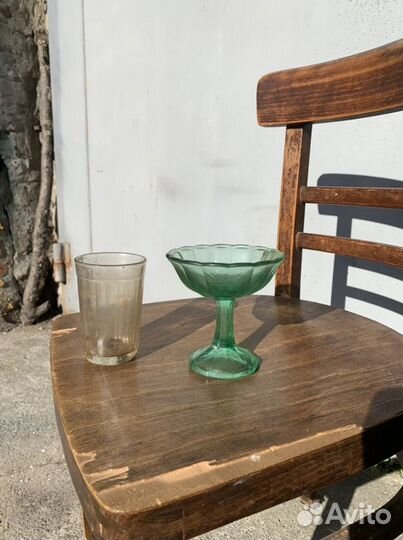 Старинная вазочка-креманка зелёного стекла