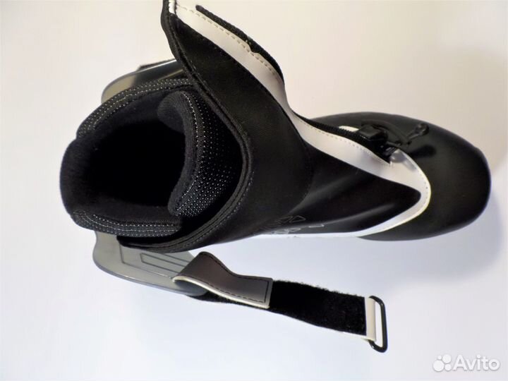 Ботинки лыжные беговые Salomon Escape Pilot