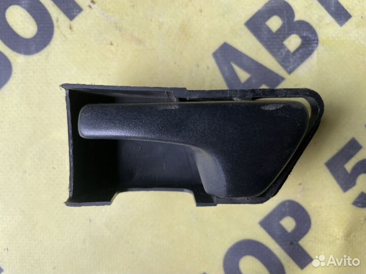 Ручка передняя левая внутренняя VW Vento