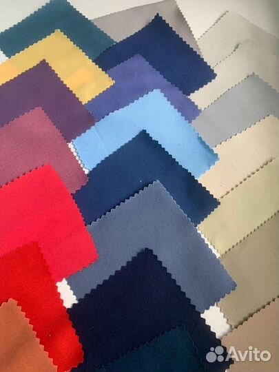 Набор разноцветных кусочков ткани для рукоделия