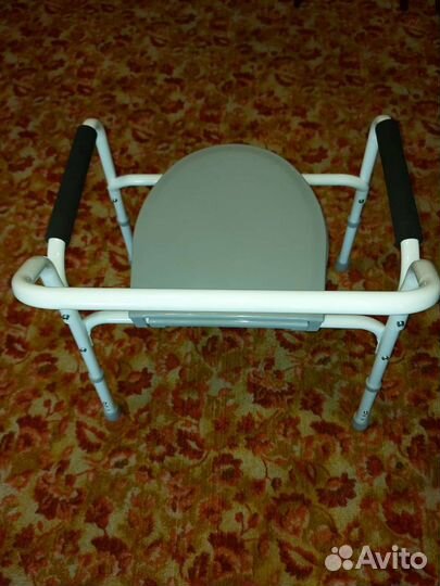 Кресло инвалидное с санитарным оснащением