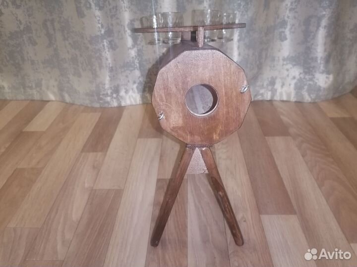 Подставка для бутылки и рюмок