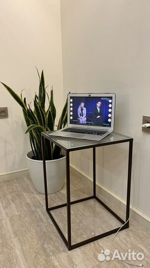 Продам столик журнальный