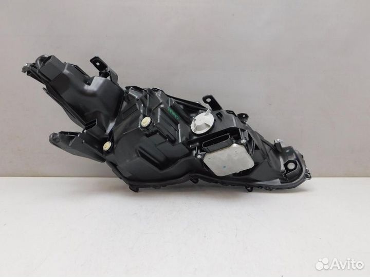 Фара левая Toyota Camry