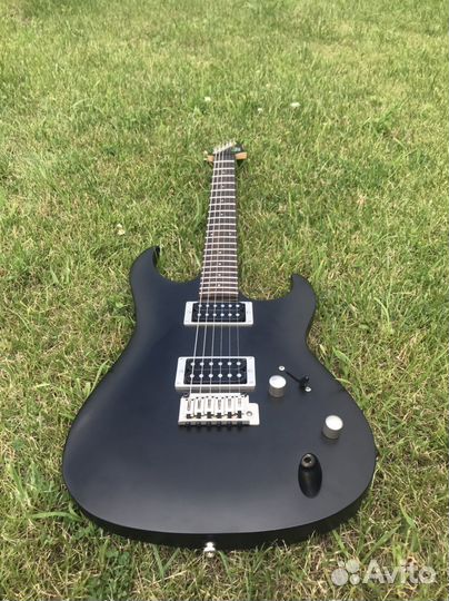 Продам электрогитару Cort Aero-2