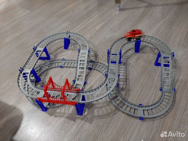 Автотрек с машинкой(на батарейках)