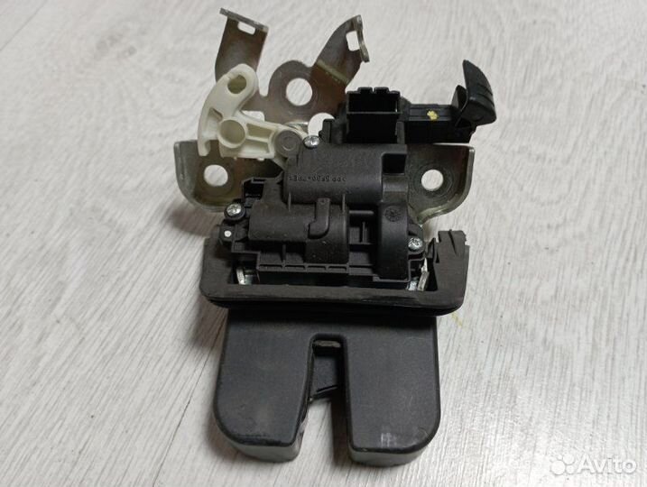Замок багажника задний Audi Q5 8R cdnc 2011