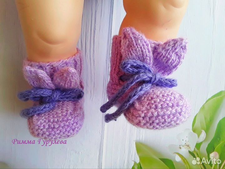 Вязанный комбинезон, шапочка с ушками и пинетки