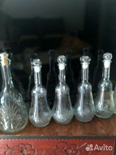 Стеклянные бутылки, штофы