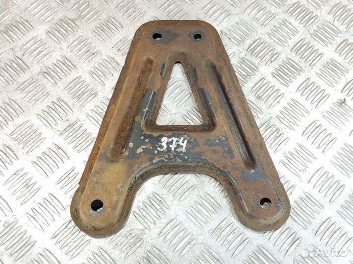 Кронштейн передней балки правый Renault Kangoo 199