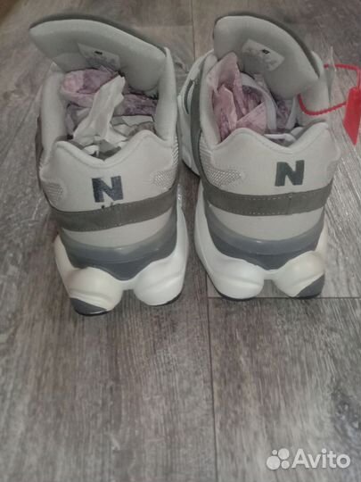 Новые кроссовки мужские 42 размер