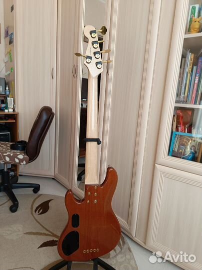 Фендер Джаз бас. Подписная модель Виктор Бейли