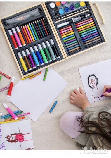 Набор для рисования в деревянном чемоданчике