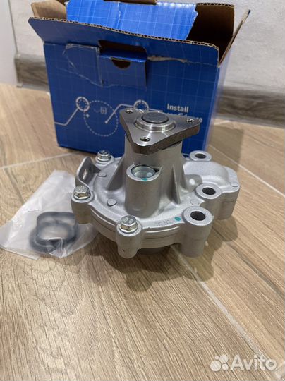 Помпа новая на Mazda