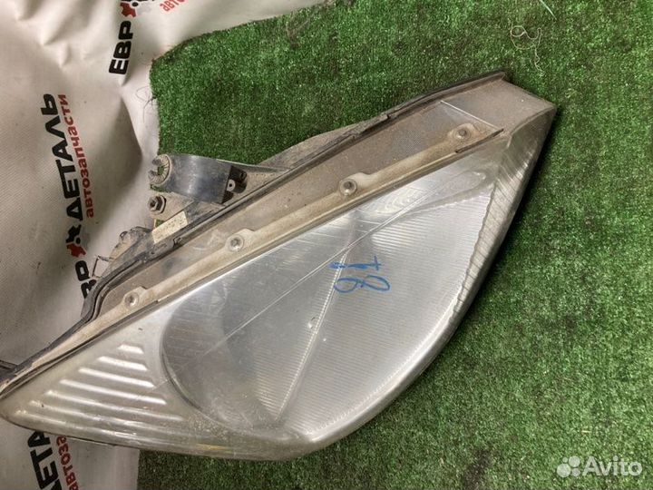 Фара правая Ford Focus 1 универсал 1.8 zetec-E EFI