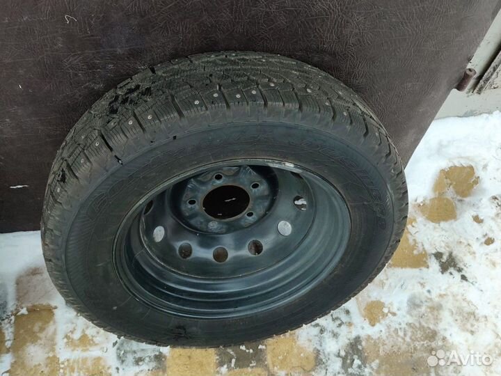 Колесо зимнее шипованное на соболь новое