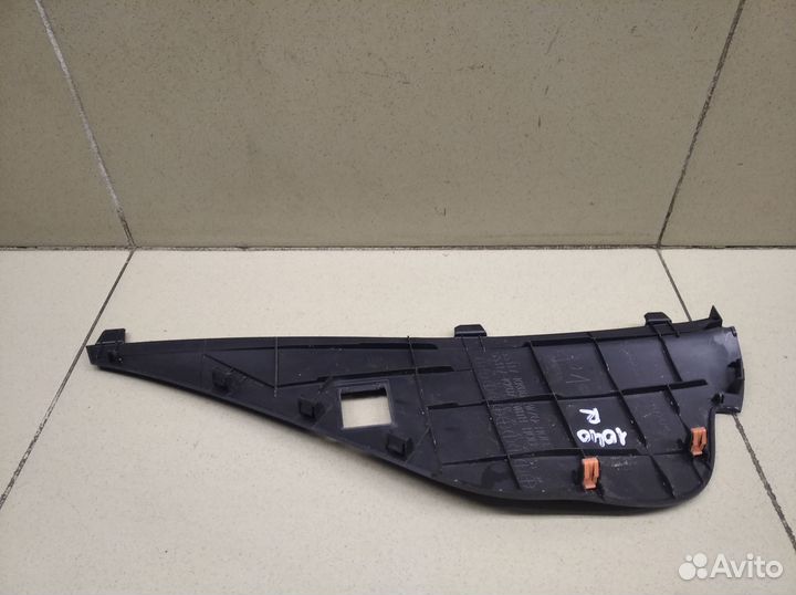 Накладка (кузов внутри) Hi Lux 2015