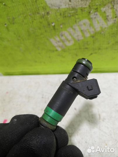 Форсунка инжекторная Форд Фокус 2