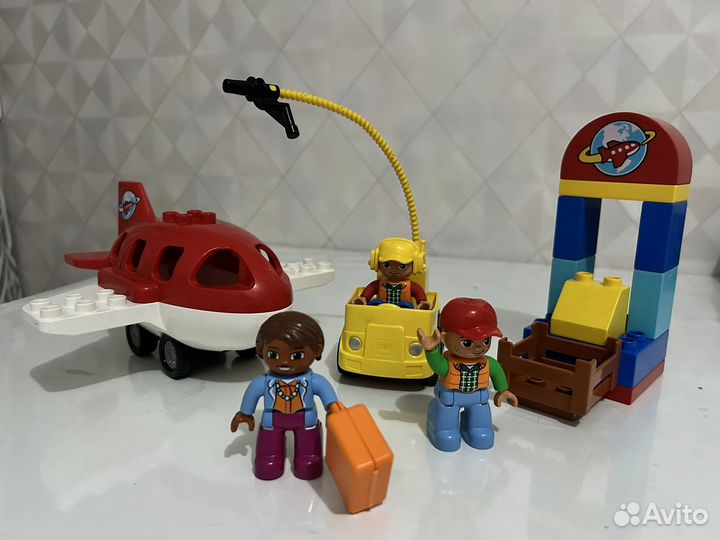 Lego дупло конюшня и аэропорт