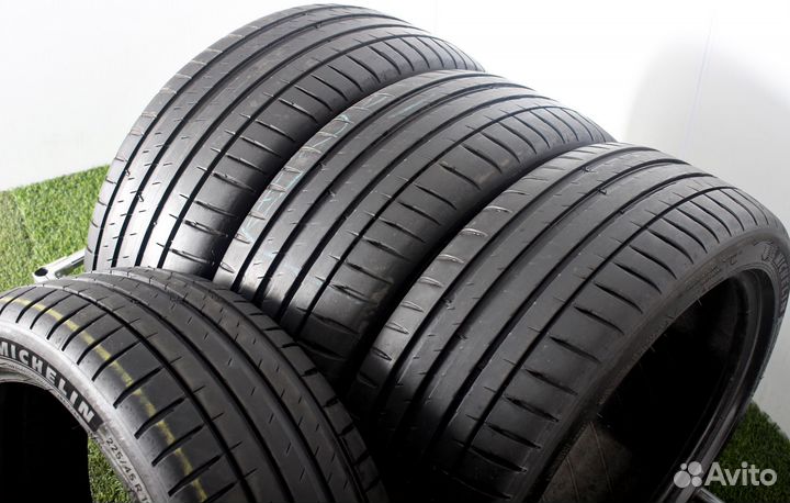 Michelin Pilot Sport 4 225/45 R19 96W