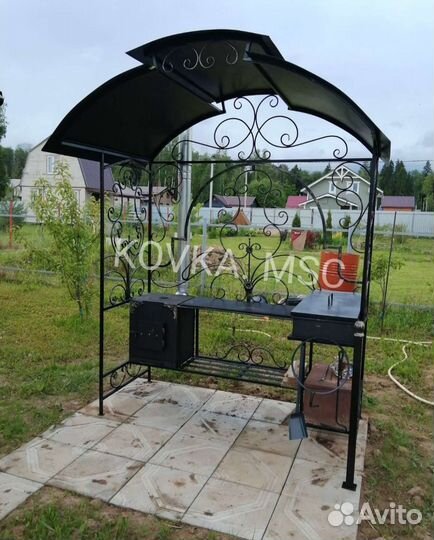 Мангал с крышей