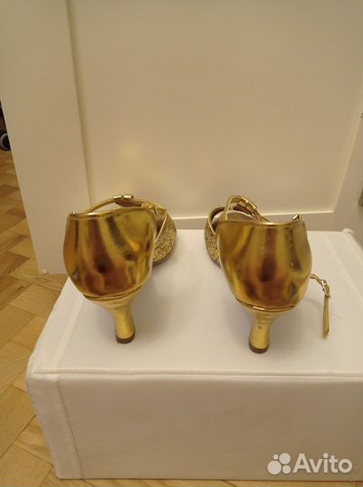 Золотые танцевальные туфли