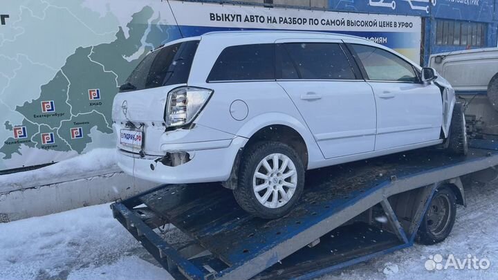 Стекло двери задней левой (форточка) Opel Astra (H