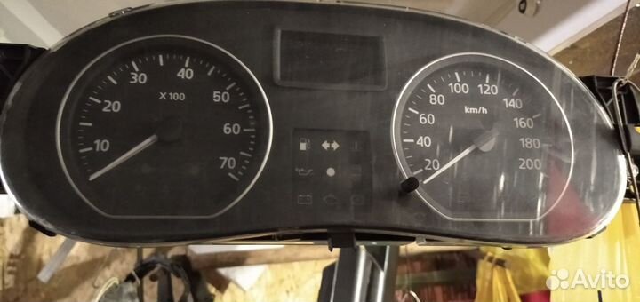 Щиток приборов Рено Логан (Сандеро)