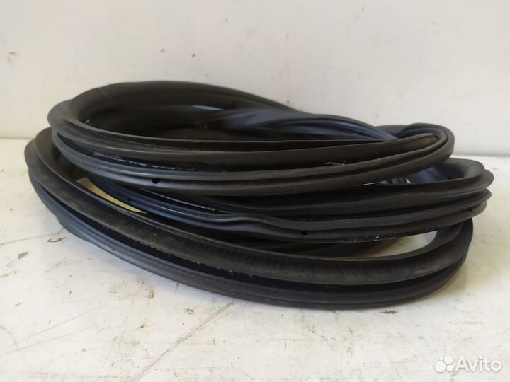 Уплотнитель двери nissan Almera (G15) 2013