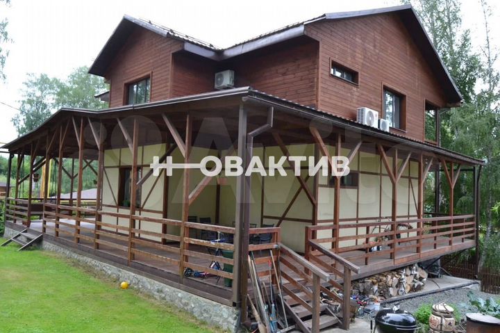 Коттедж 289,8 м² на участке 12,5 сот.