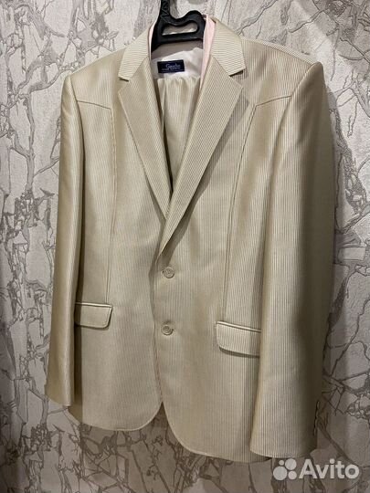 Костюм мужской, рубашка, галстук