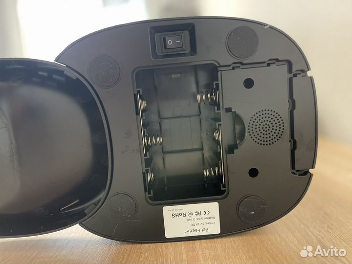 Автоматическая кормушка для кошек и собак