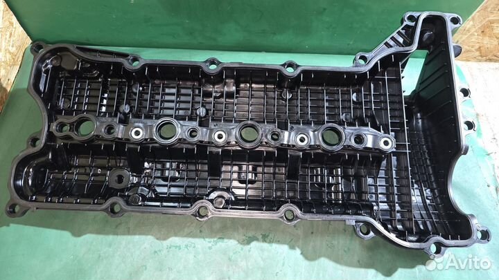 Б/У Крышка клапанная левая L 1VD-FTV TLC200 toyota